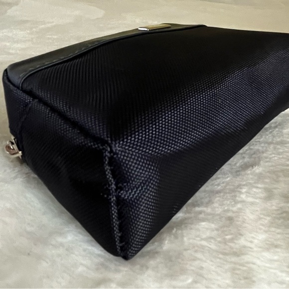 TUMI For Delta , Small black Toiletries - Picture 4 of 6